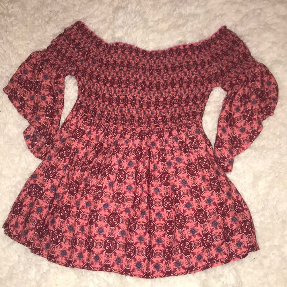 Off the shoulder Hollister top